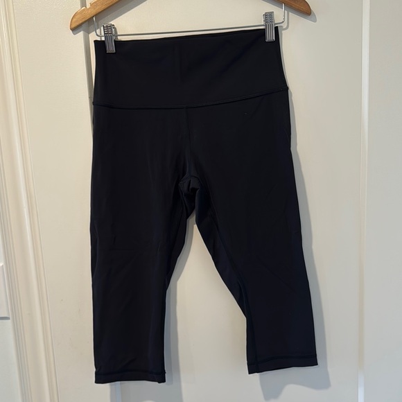 Lululemon Athletica Black Ankle Cropped Pants - Picture 1 of 3
